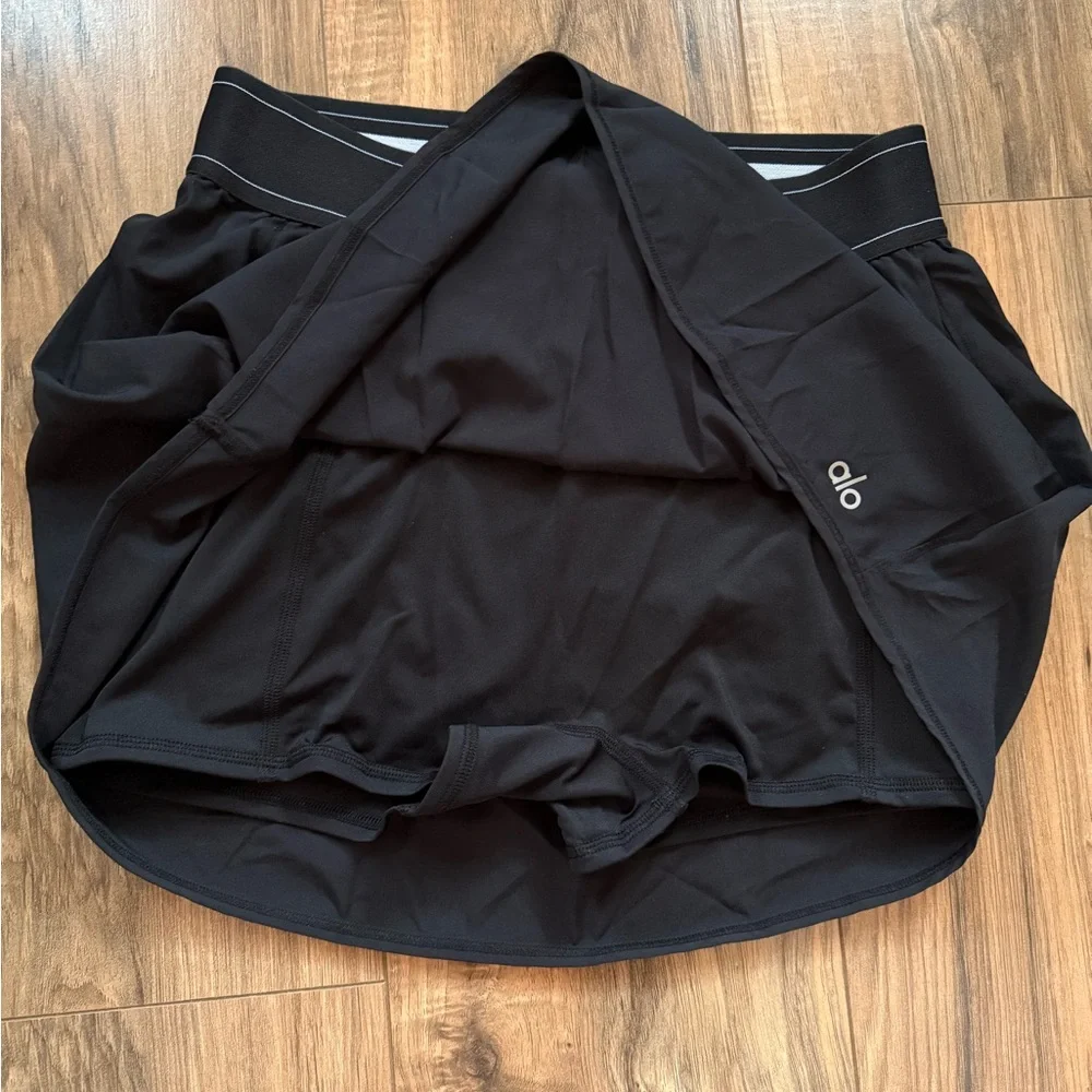 ALO Yoga Black Circle Skirt with Elastic Logo Waistband - Picture 2 of 3